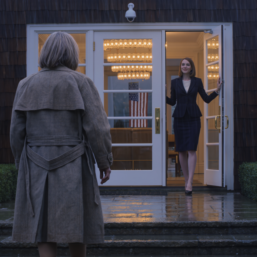 Ik deed alsof ik dakloos en blut was en klopte aan bij de huizen van mijn kinderen. Mijn rijke kinderen wezen me zonder blikken of blozen af. Alleen de schoondochter die ik verafschuwde, liet me binnen, bereid om alles voor me op te geven. De volgende ochtend kwam mijn advocaat, en hun gezichten werden bleek.