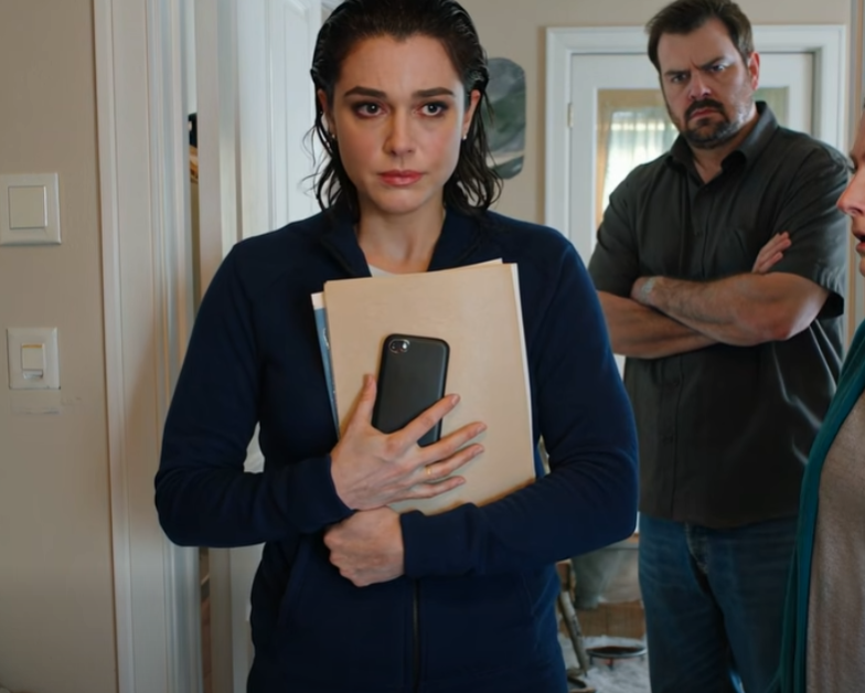 “Wees dankbaar dat je hier kunt zitten,” zei mijn moeder tijdens het kerstdiner nadat ze iedereen behalve mij een cadeau had gegeven. – Nieuws