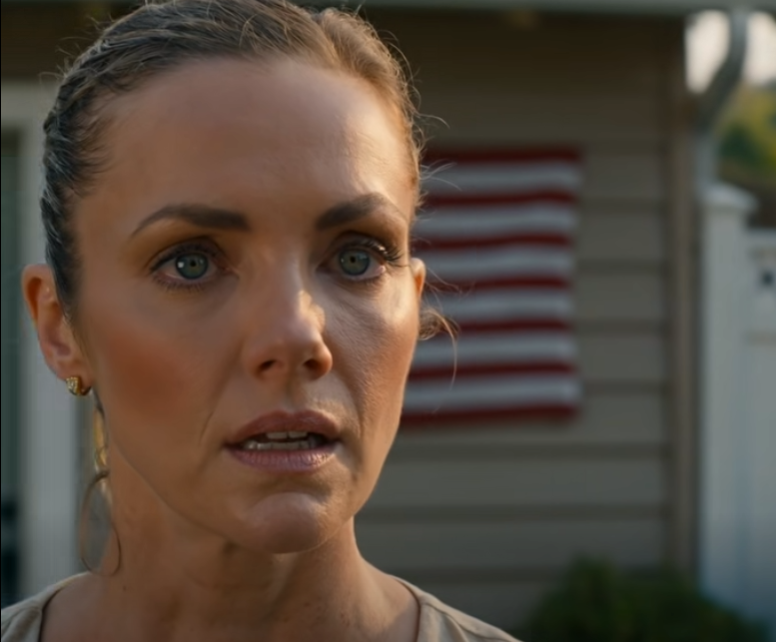 Mijn ouders gaven mijn dochter een vijftiende verjaardagsfeest alsof het rechtstreeks uit een sciencefictionfilm kwam. Ze parkeerden zelfs een gloednieuwe auto met een rode strik op de oprit, zodat ze zou denken dat het haar eigen auto was. Daarna gaven ze haar een sleutel in een fluwelen doosje, lachten en vertelden mijn dochter en mij dat we precies 24 uur de tijd hadden om in het beschimmelde schuurtje achter het huis te trekken… Ik schreeuwde niet, ik deed gewoon stilletjes één ding. – Nieuws