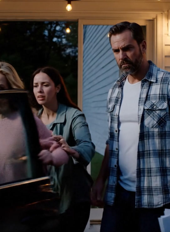 Min kone skrev: “Ændrede planer, du tager ikke længere på krydstogt. Vores datter vil have sin far med.” Ved frokosttid havde jeg betalt alle regningerne, sat huset til salg og kørt ud af byen. Da de kom tilbage, var alt forandret.