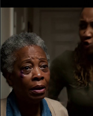 Mijn schoondochter schoof een getypte lijst over mijn keukentafel, met wat we moesten “houden” en wat we moesten “weggeven”. Een paar weken later wilde mijn zoon datzelfde huis als onderpand gebruiken voor de schuld van zijn vrouw van $300.000. Ik vouwde het papier alleen maar op, glimlachte, bedankte hen en pakte zondagochtend stilletjes mijn spullen in. Tegen de tijd dat de aangetekende brieven arriveerden, waren hun gezichten veranderd. chien7 Avatar Geplaatst door  chien7 –  02/04/2026