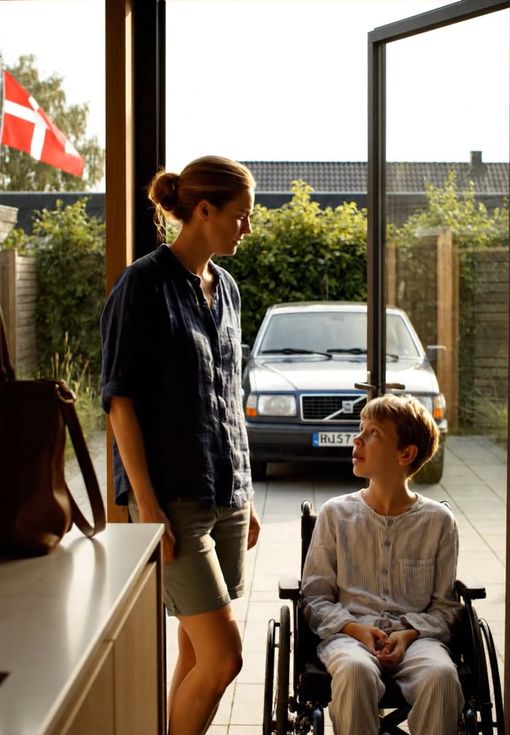 Min mand tog afsted på forretningsrejse og efterlod sin fuldstændig lammede stedsøn i min varetægt. I det øjeblik hans bil var ude af syne, sprang min stedsøn ud af sin kørestol og slukkede det utætte gaskomfur. HAN FORTALTE MIG DET.